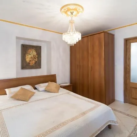 Apartment Iusaf-123-1 *